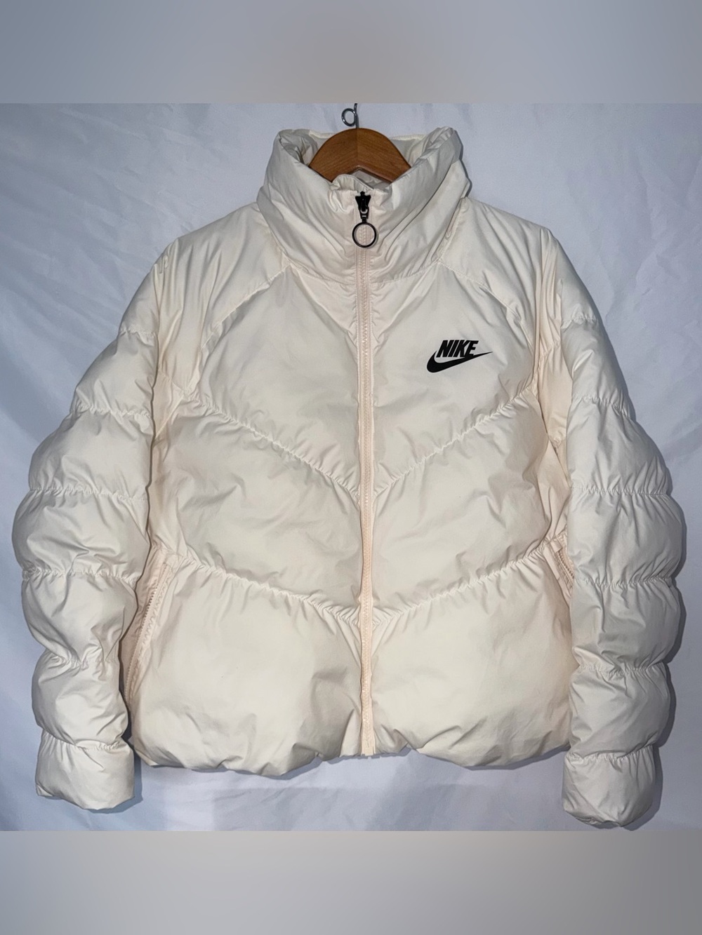 Nike Sportswear Cream Retro Style Women’s Size XL Winter Oversized Puffer Jacket